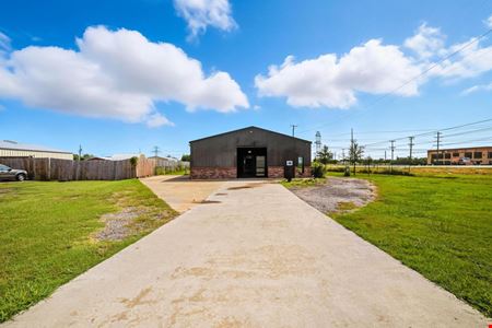 Preview of commercial space at 2037 Sun Dr