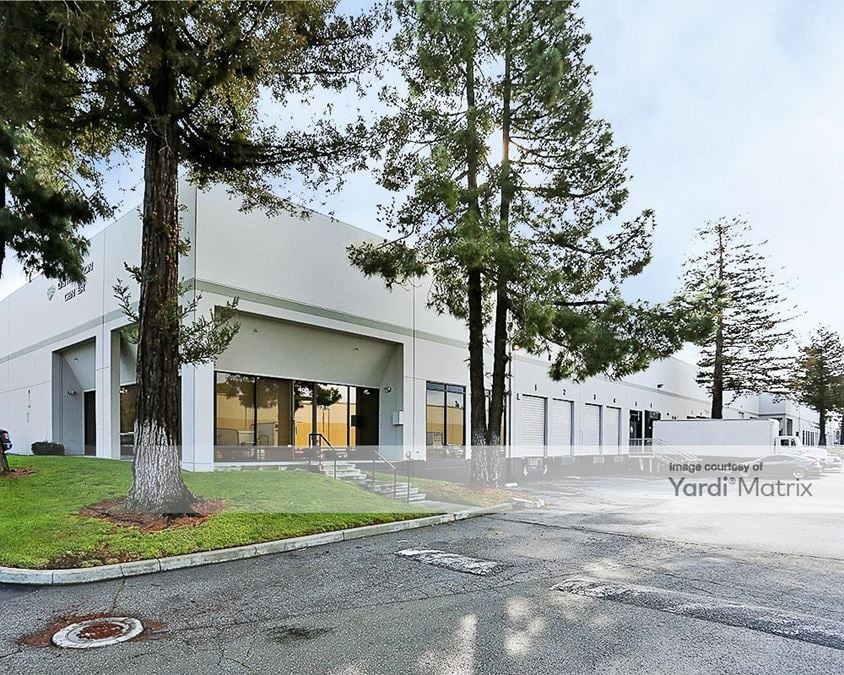 Trimble Distribution Center - 400-430 East Trimble Road