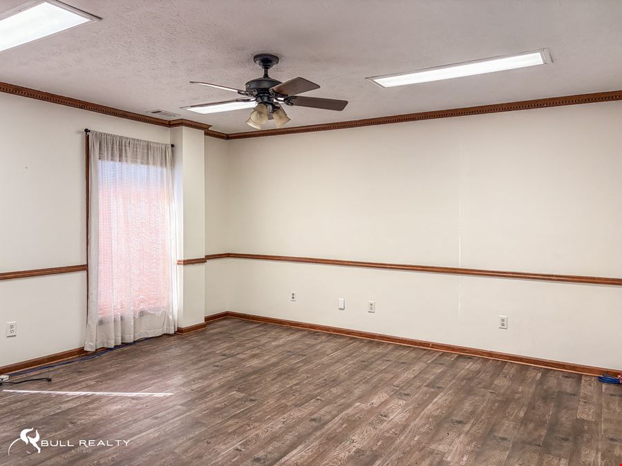 ±3,500 SF Freestanding Office/Warehouse