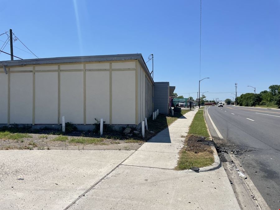 Retail/Industrial at Hard Corner