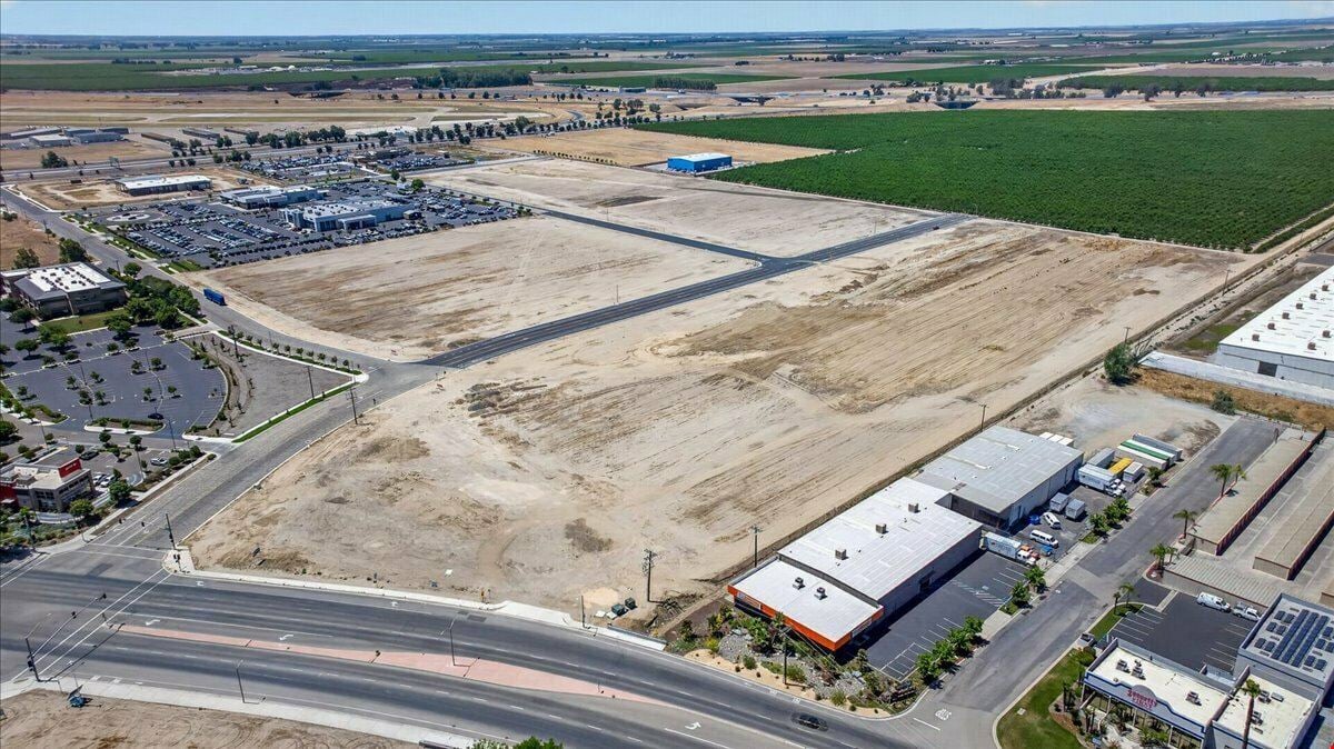 ±9.82-±13.41 AC Service Commercial Land Located Rapidly-Developing Area
