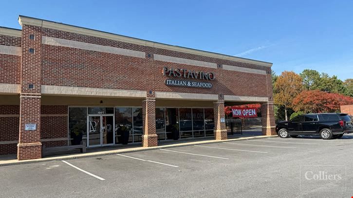 ±1,200-SF Retail Suite Available at the Publix at Thornblade Shopping Center
