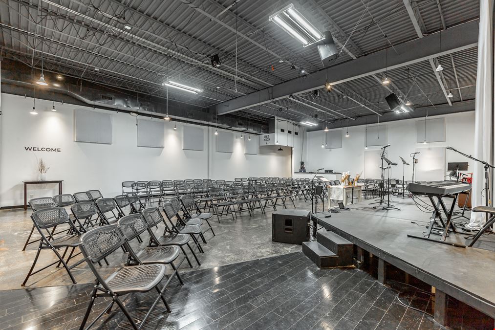 Office/Retail 4,000 SF with Large Open Space 18' Ceilings on Rossville Ave