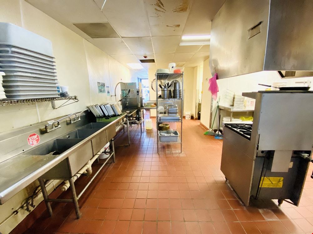 4,286' Restaurant w/ Drive Thru, on 1.35 acres