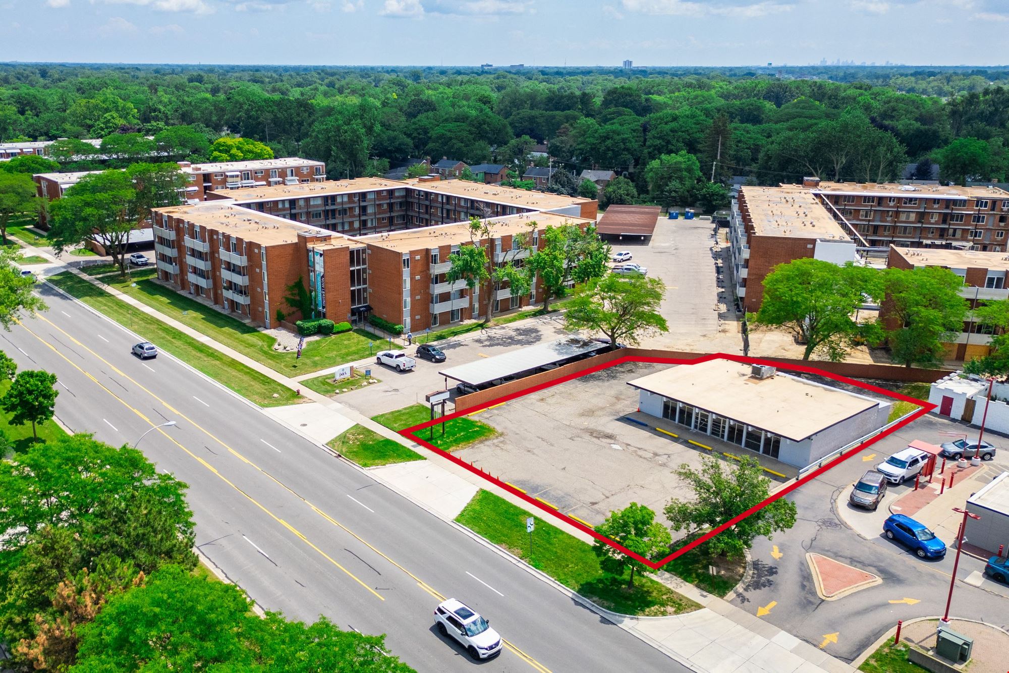 3115 W 13 Mile Rd