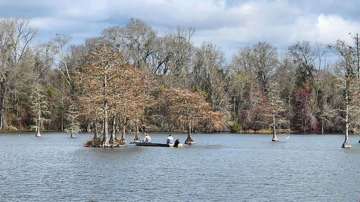 Hartford Lake Fishing & Hunting with House