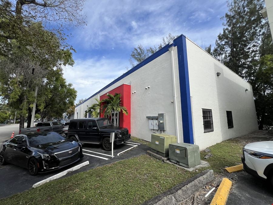Dock Warehouse in Fingerlakes Miami Airport West Industrial Market