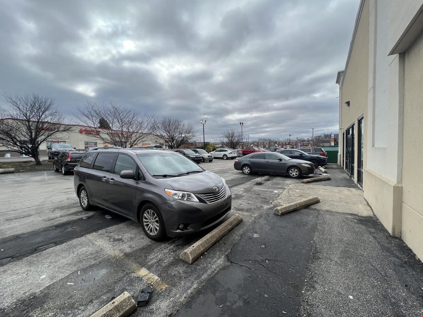 Versatile Retail & Event Space – Perfect for Pickleball or Business!