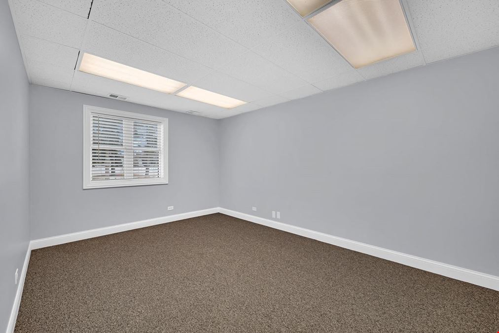 29W030 Main St, Unit 202, Warrenville, IL, 60555