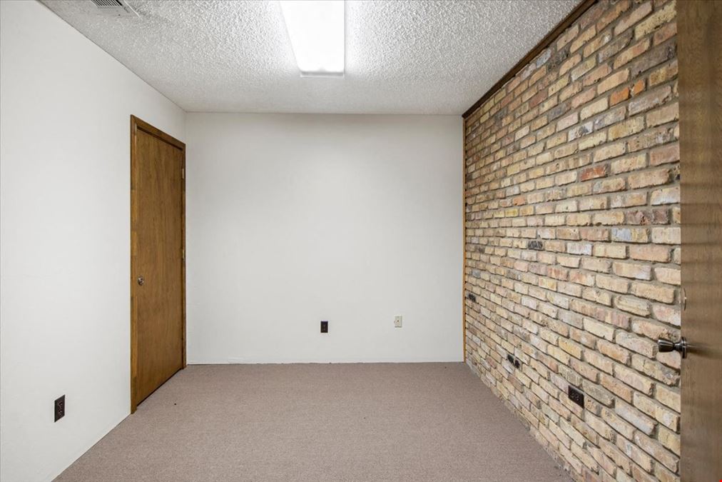 325 W Sabine St