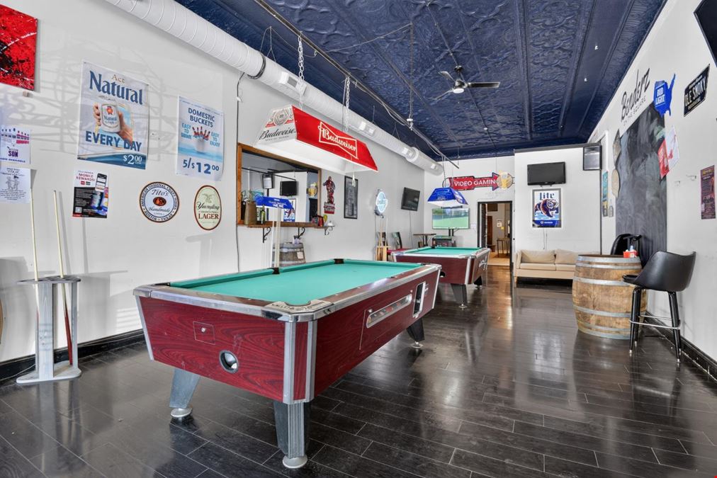 Benderz - 400 Washington St, Auburn IL  62615