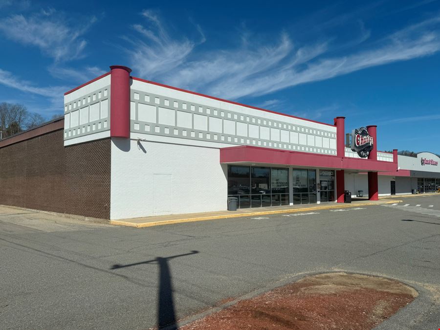 Former Chunky's - Large Retail Box with Kitchen for Lease