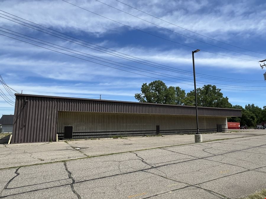 Single Tenant Light Industrial/Retail Building