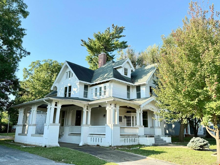 800 E Walnut St
