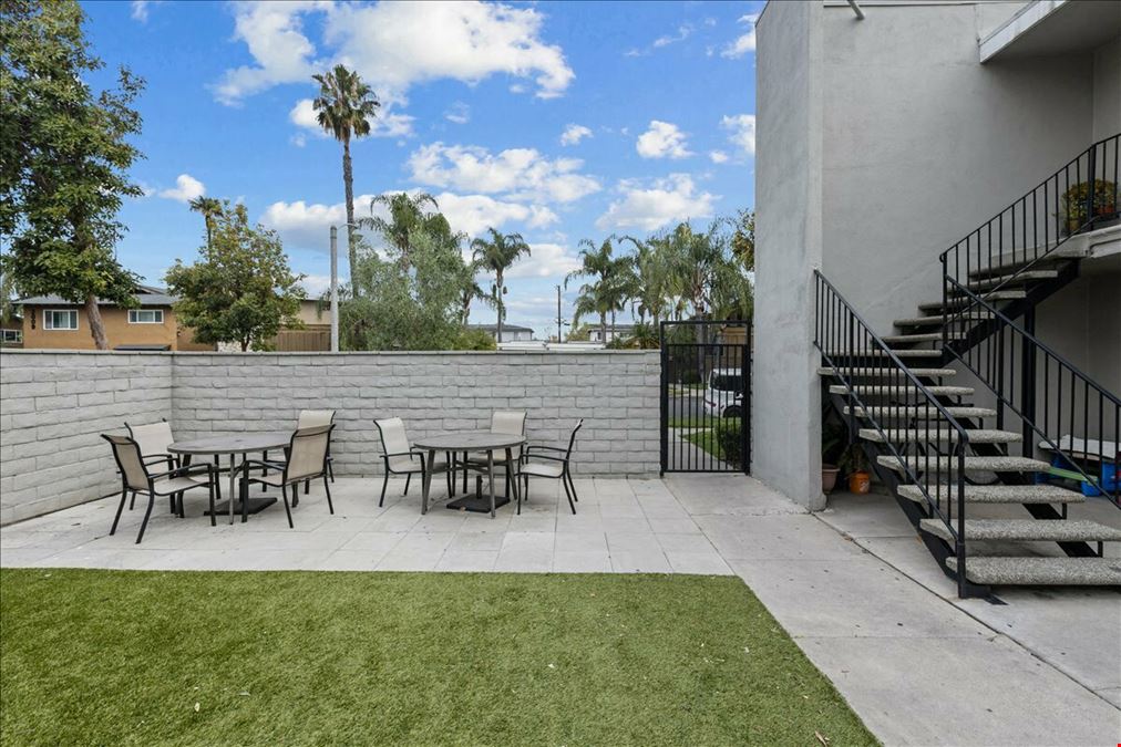 Whiting Avenue Courtyard Apartments