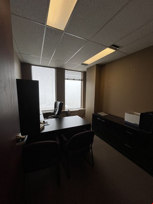 50 Queen Street N, Unit 820