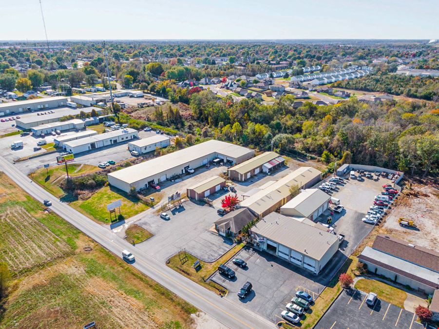 2,000 SF Warehouse For Lease near Scenic & Walnut Lawn