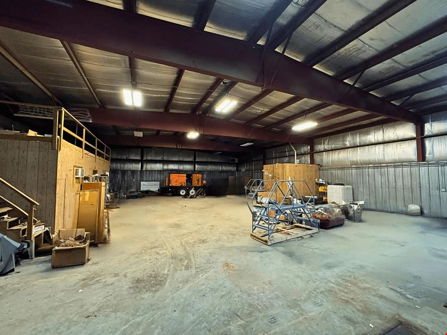 ±4,800 SF Free Standing Industrial Building | ±1 Acre Yard