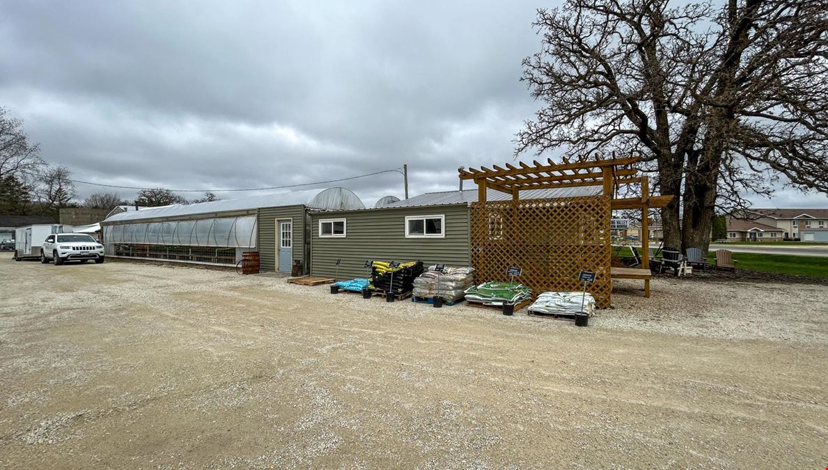 Highway 63 Commercial Building and Land For Sale