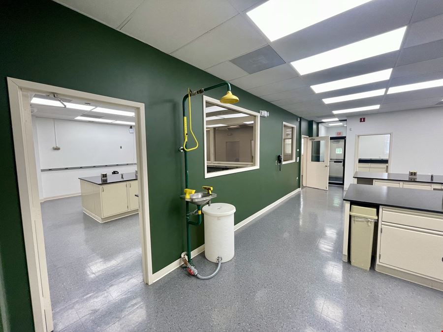 ±2,800 SF Turnkey Laboratory