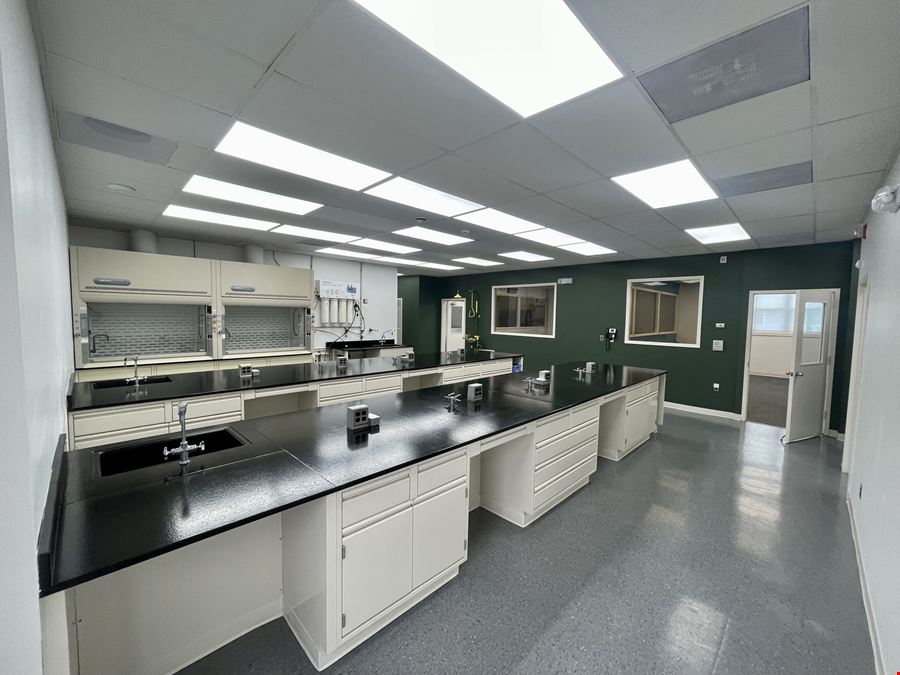 ±2,800 SF Turnkey Laboratory