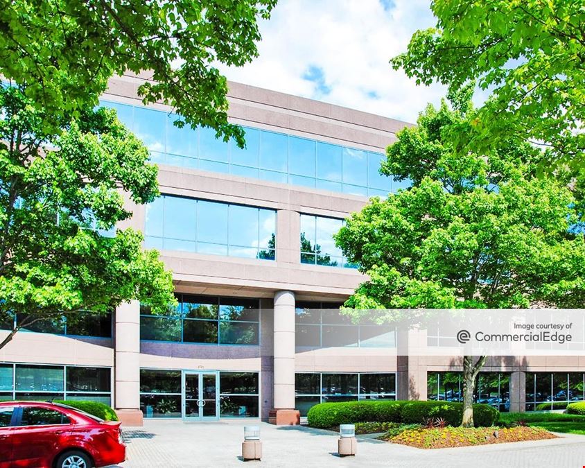 One Barrett Lakes Center