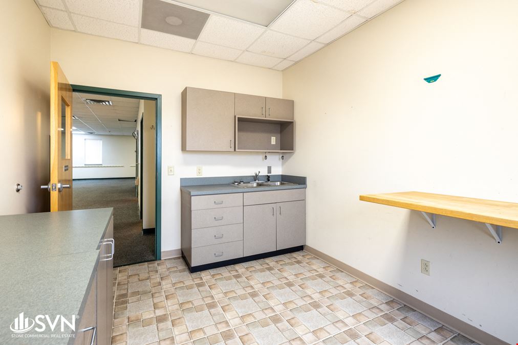 Mid Sized Office Suite - Richmond KY For Lease
