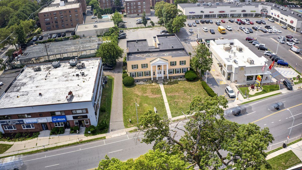 155 W Merrick Rd