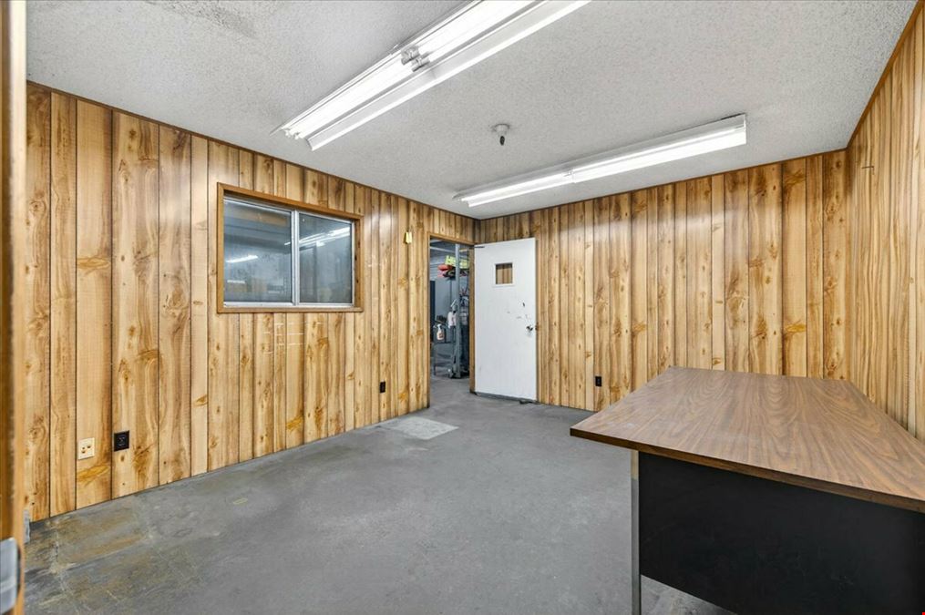 ±127,057 SF High Exposure Industrial Building on ±7.5 Acres