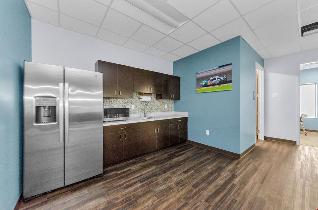 4,900sf Flex Space for Sublease in Largo, FL