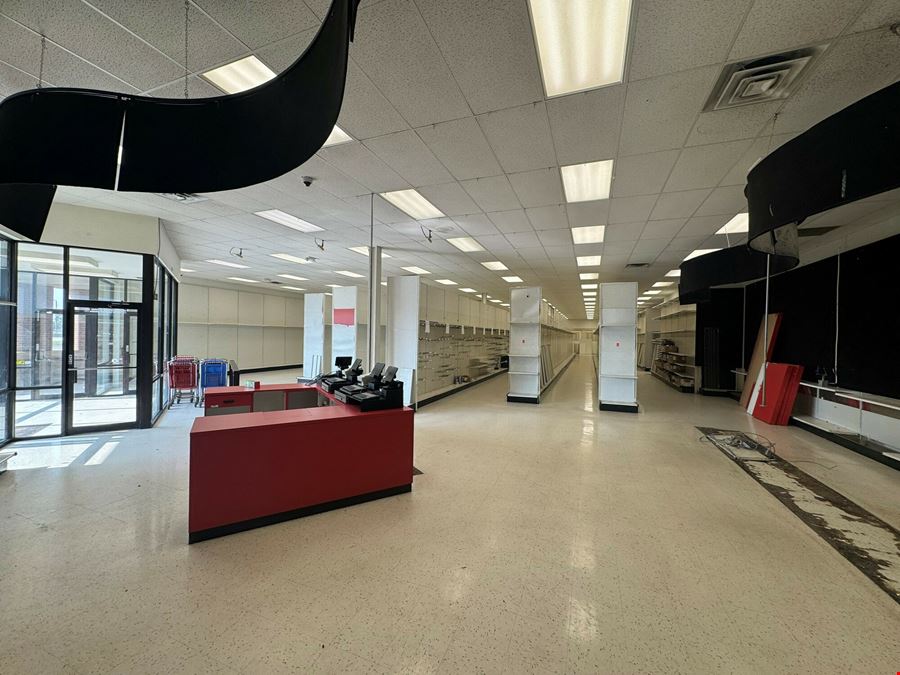 RETAIL SPACE AVAILABLE WITH KELLOGG FRONTAGE