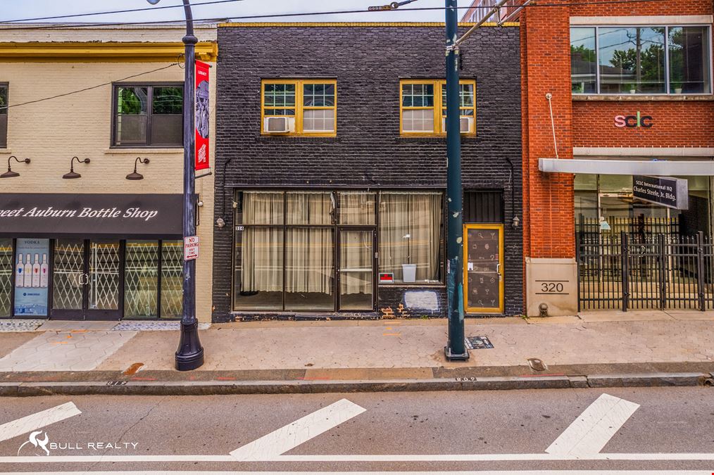 Lounge/Retail Building | ±2,800 SF