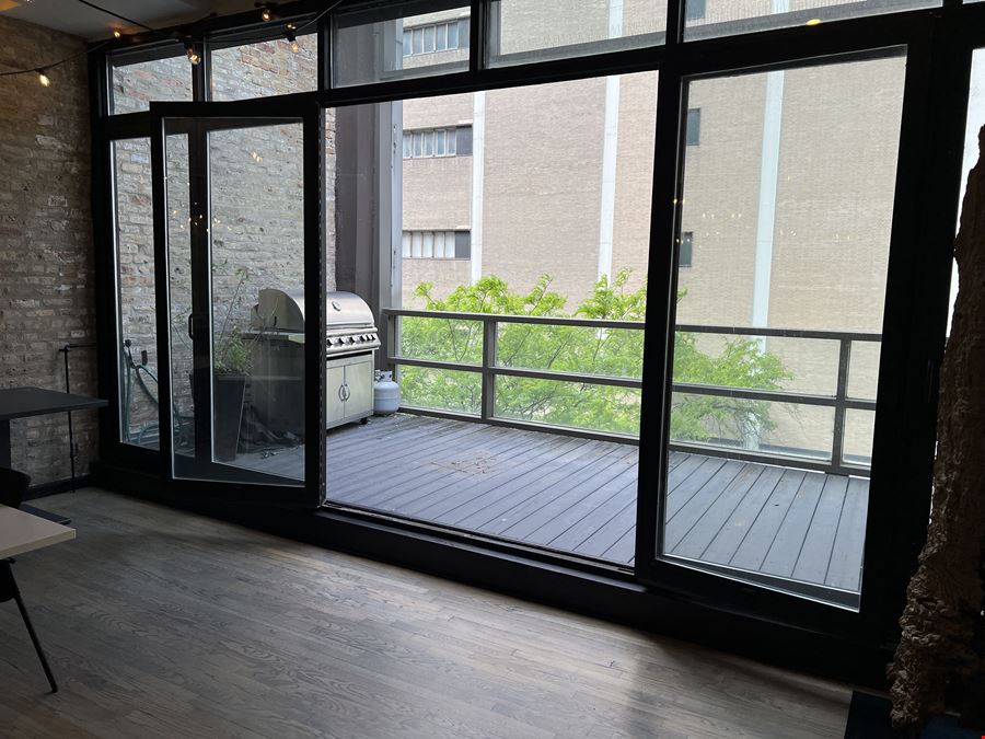 21 W Illinois St