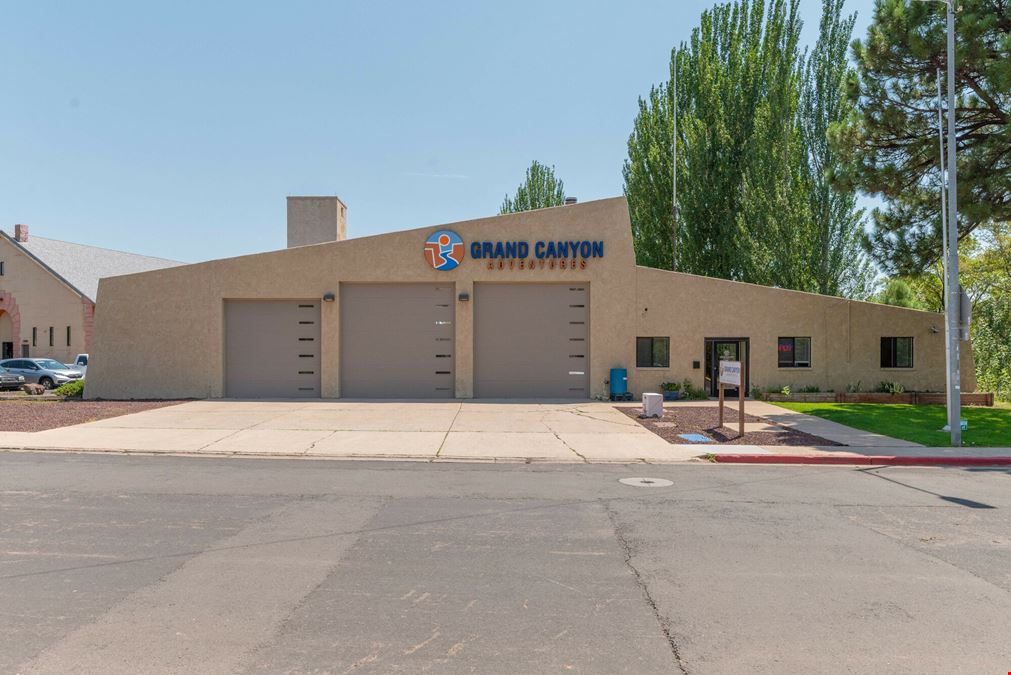 Versatile Flex Building for Warehouse, Retail, and Office
