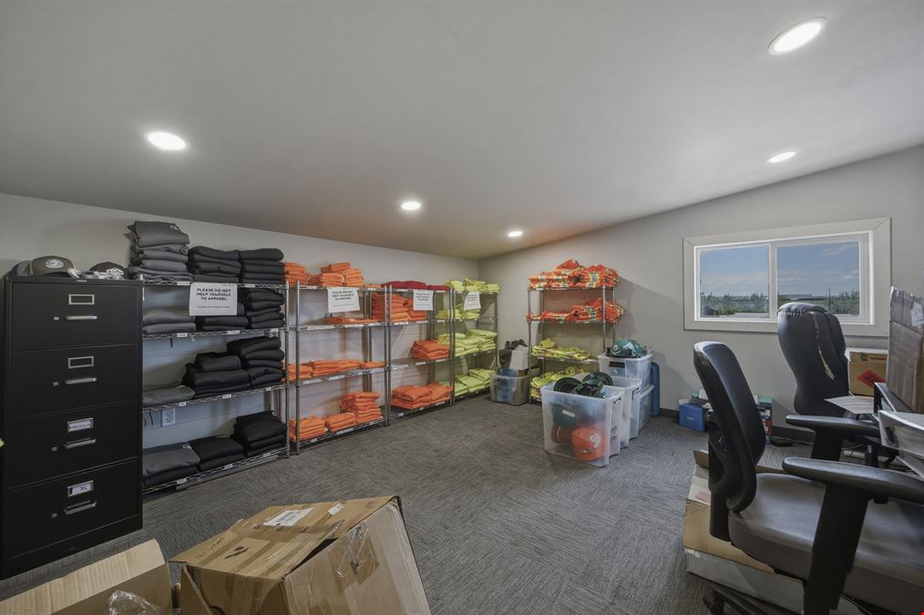 2213 Henderson Loop
