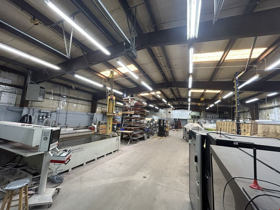 MANUFACTURING / WAREHOUSE BUILDING FOR SALE