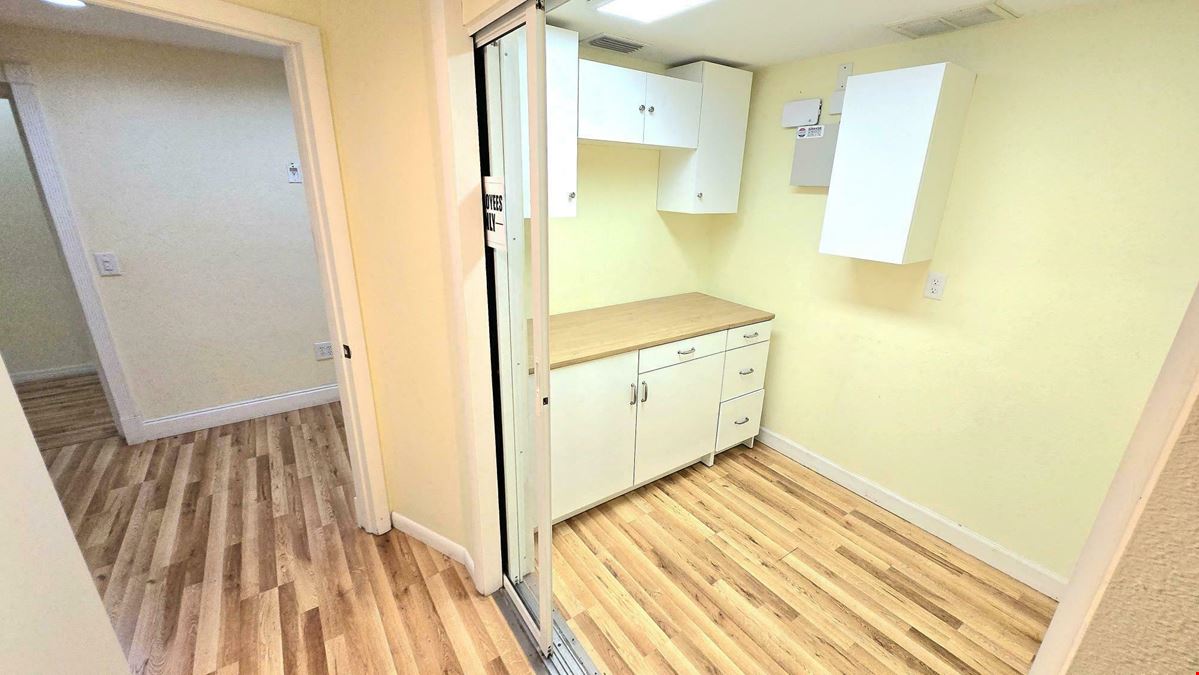 Freestanding Medical Office near Sarasota Memorial!