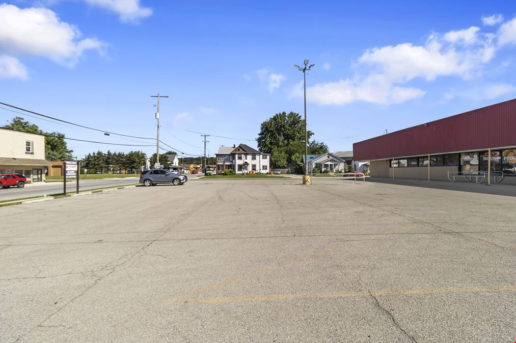 17,060 SF Former Grocery Store