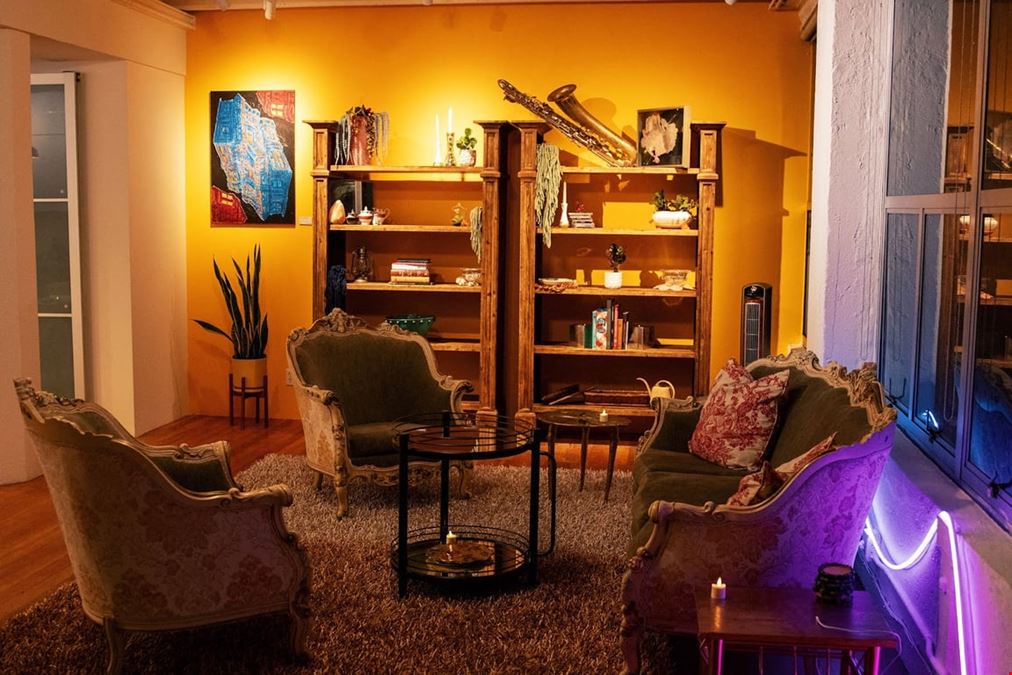 Decentered Studio