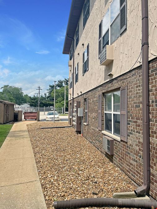 Golden Oak Apartments