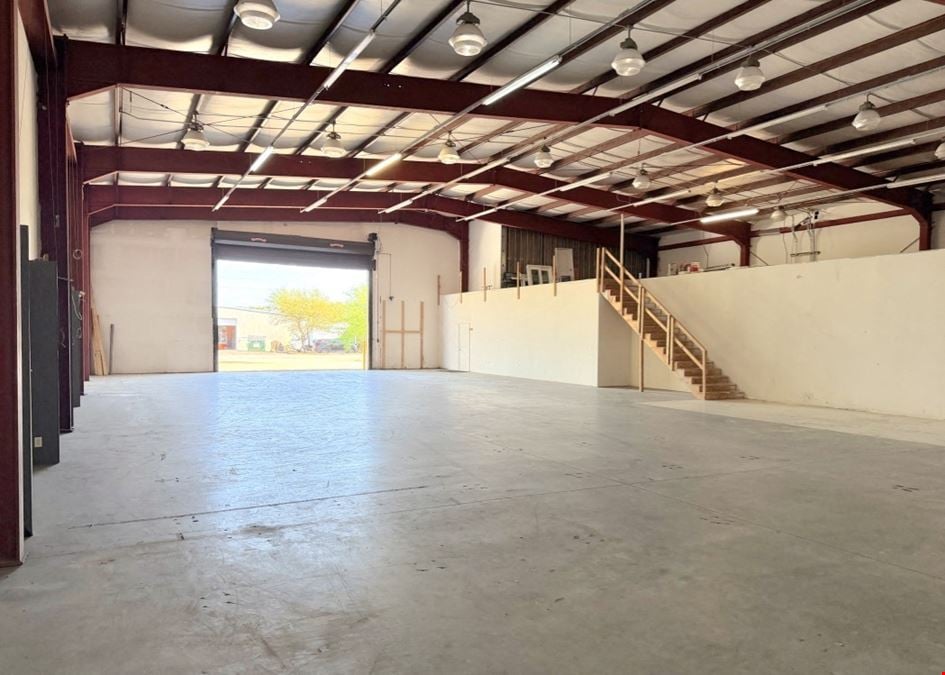 7700 Sf Office/ Warehouse
