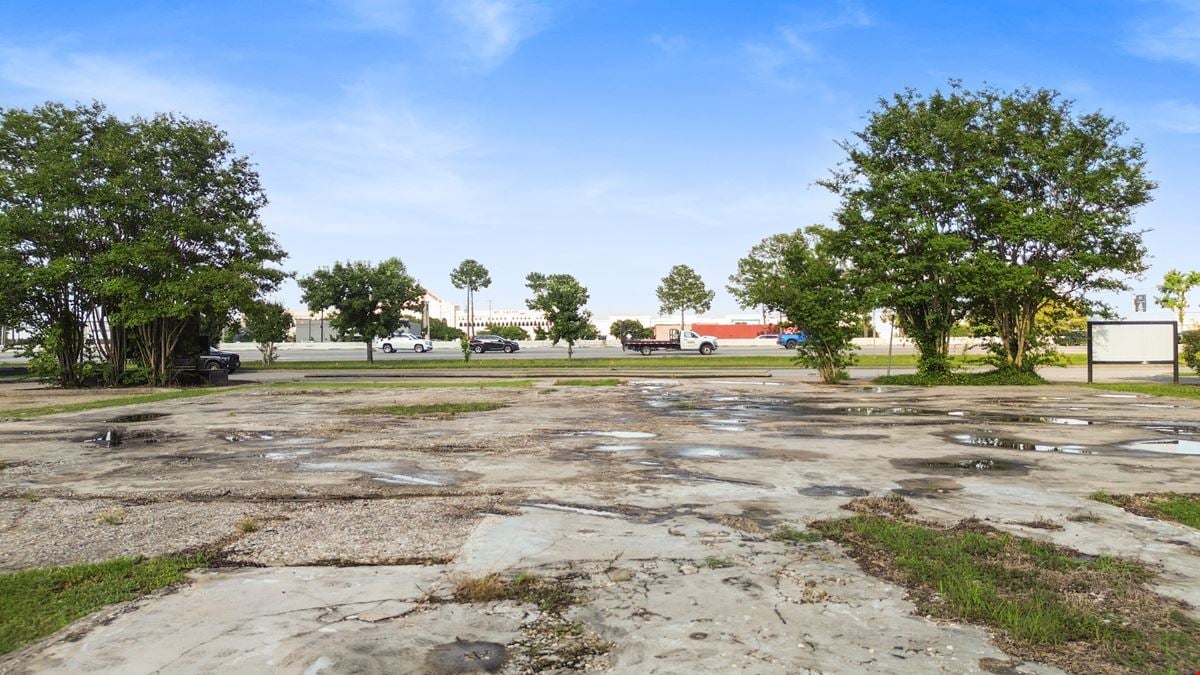 1.5 Acres with Prime I-45 Frontage – Exceptional Visibility & Access