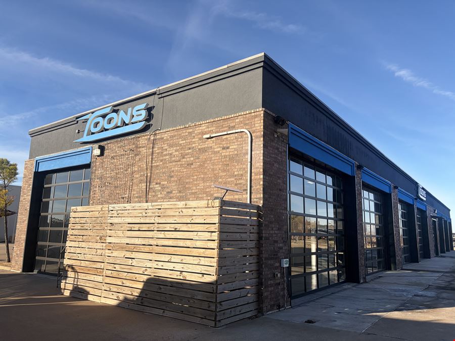 Retail Space West of Quail Springs Mall