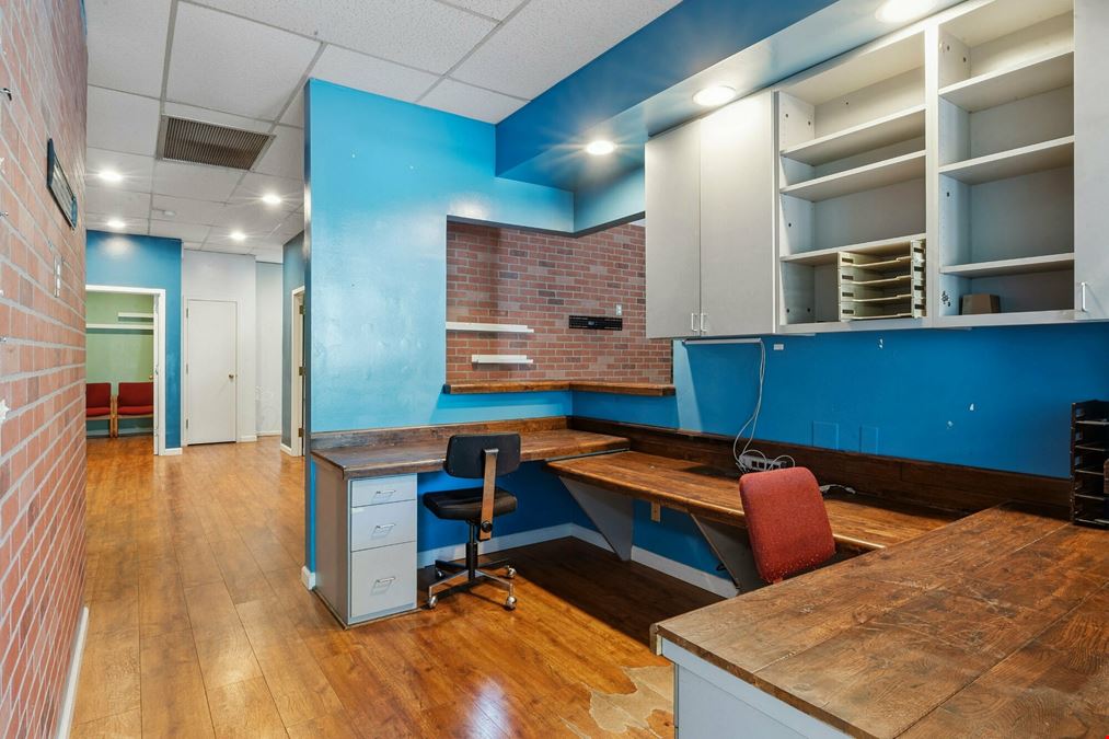 Retail Condo in Oakton For Sale