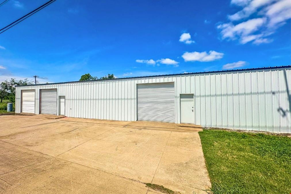 4,000 SF WAREHOUSE OFF I-35 W
