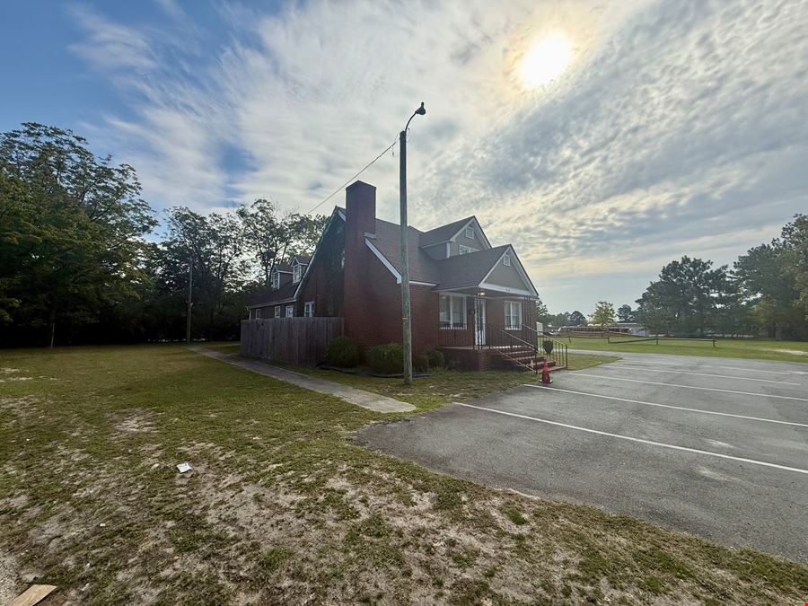 949 Country Club Dr