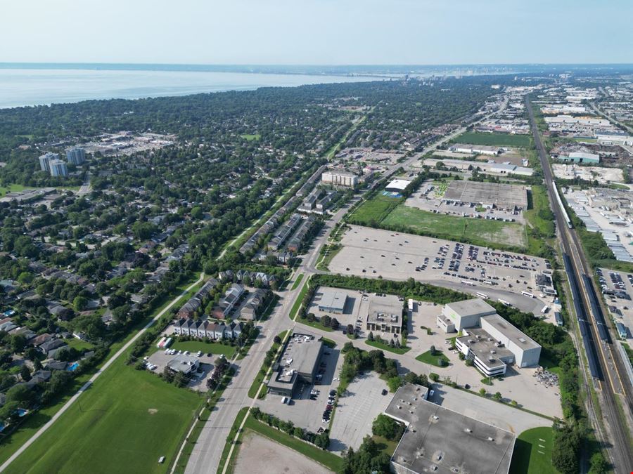 5135 Fairview Street, Burlington, ON L7L 4W8