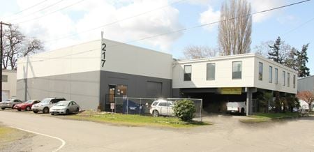 Preview of Industrial space for Rent at 215 and 217 S Findlay St