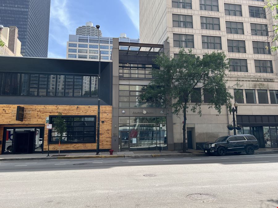 21 W Illinois St