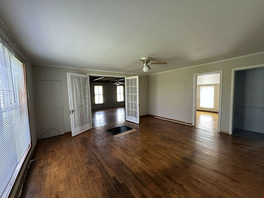 10037 North Main Street